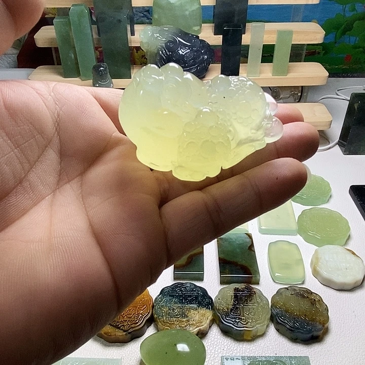 未镶嵌岫玉手把件