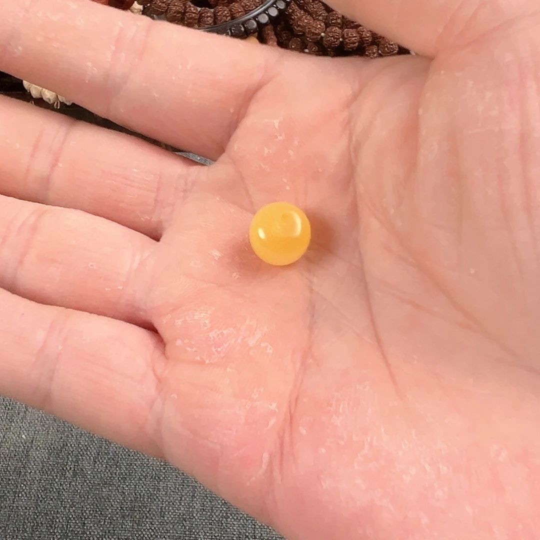 猴头核桃吊坠黄珠子