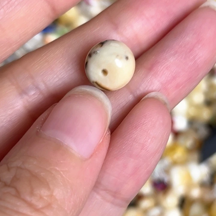 未镶嵌蜜蜡裸石10.3mm一个