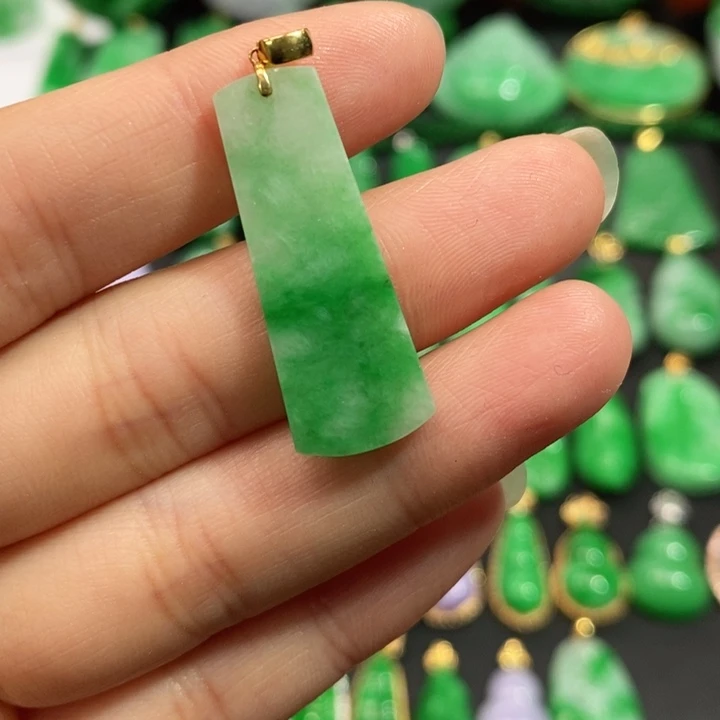 颈饰未镶嵌翡翠吊坠