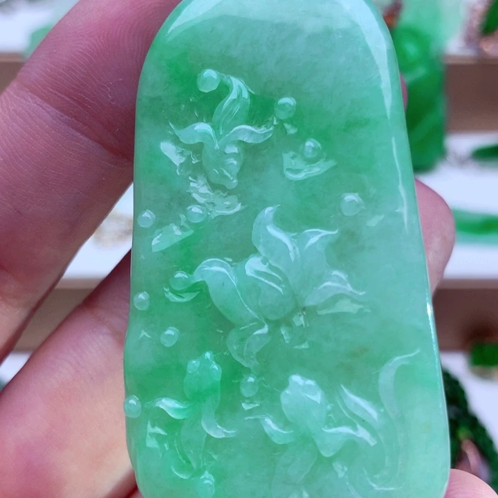 吊坠(不含链)未镶嵌翡翠