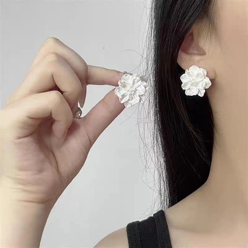 铜合金耳饰 法式超仙优雅温柔轻奢珠珠花朵小清新耳饰品女N2752