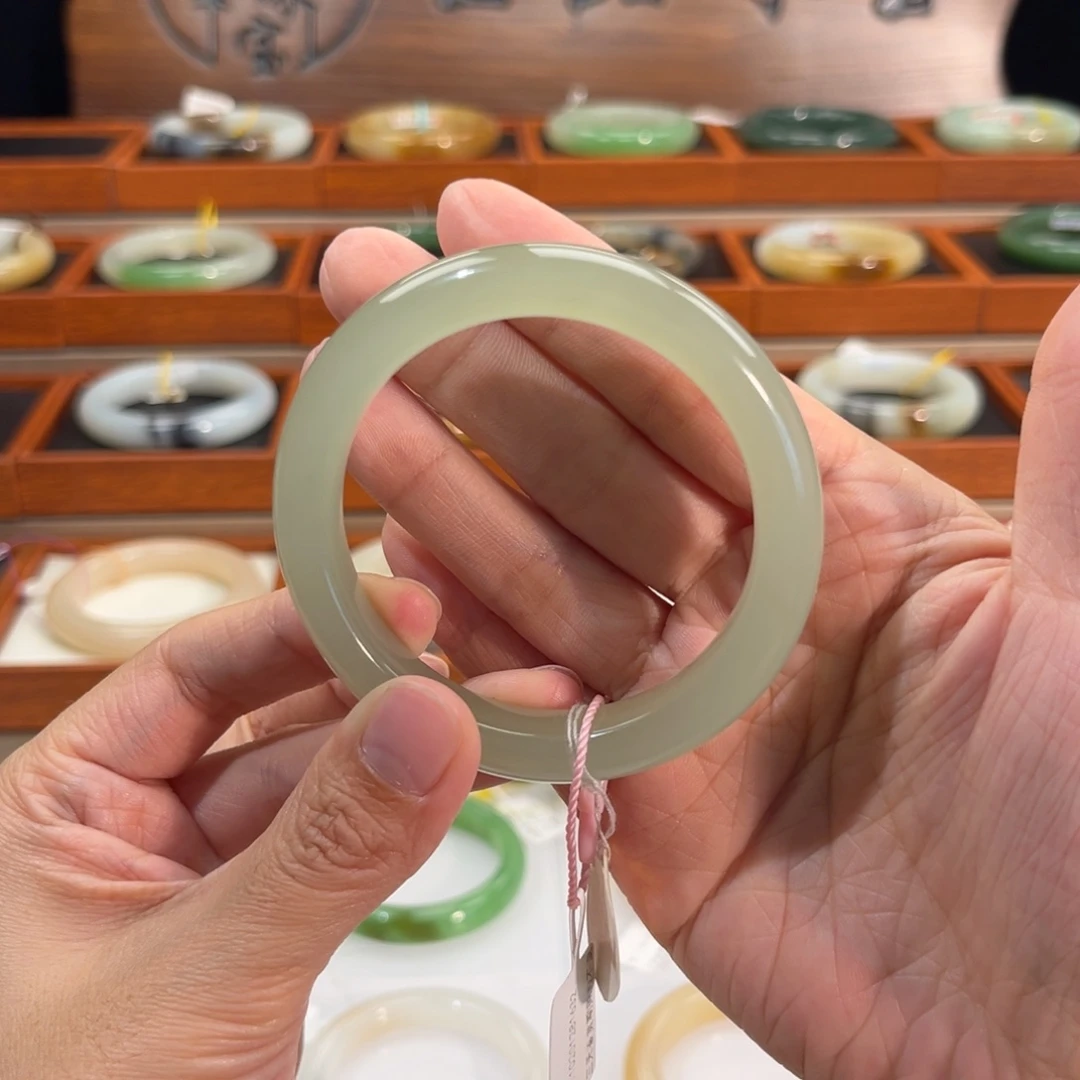 和田玉未镶嵌手镯  「冰晴葡萄肉」