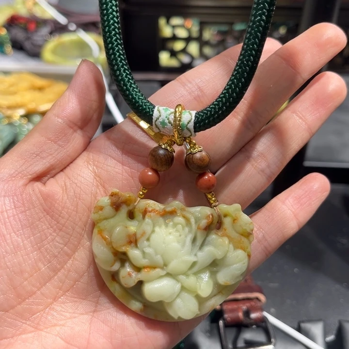 岫玉未镶嵌毛衣链