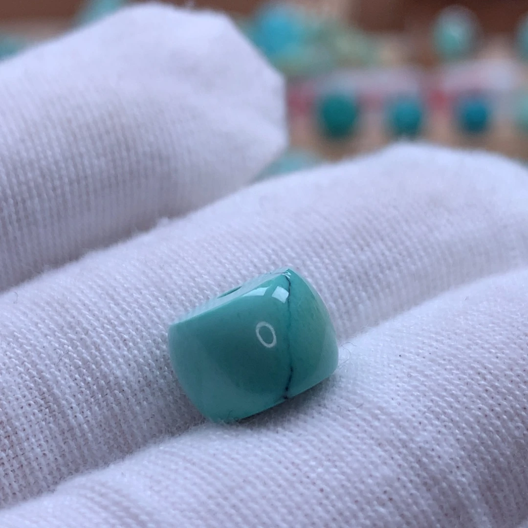 绿松石未镶嵌颈饰原矿绿松石直切珠