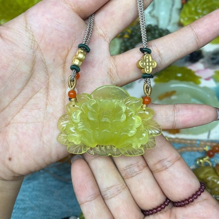 蛇纹石玉未镶嵌颈饰