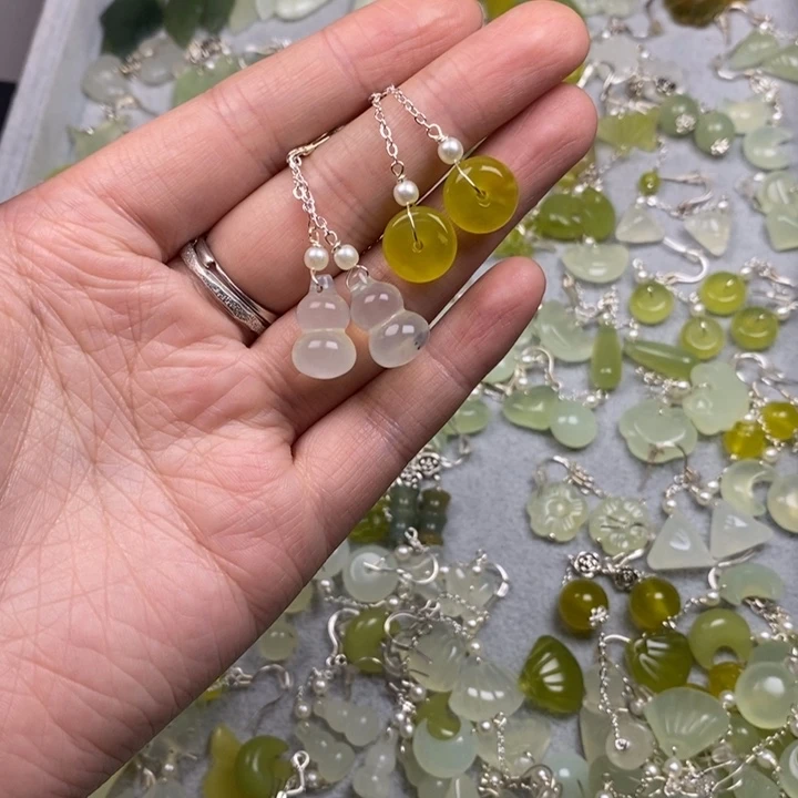 猫***了蛇纹石玉未镶嵌挂件耳饰耳环项链