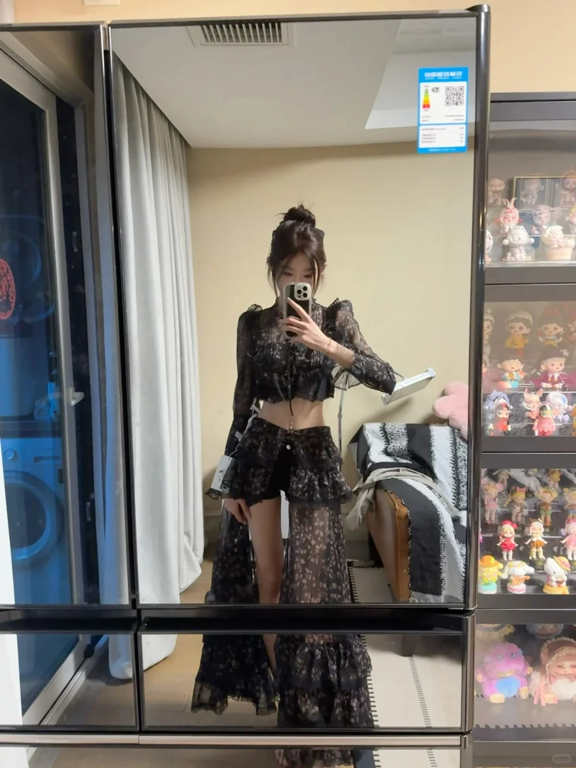 花语法式复古气质蕾丝边短款上衣女2025早秋新款显瘦半身裙套装