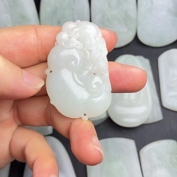 定制翡翠未镶嵌如意