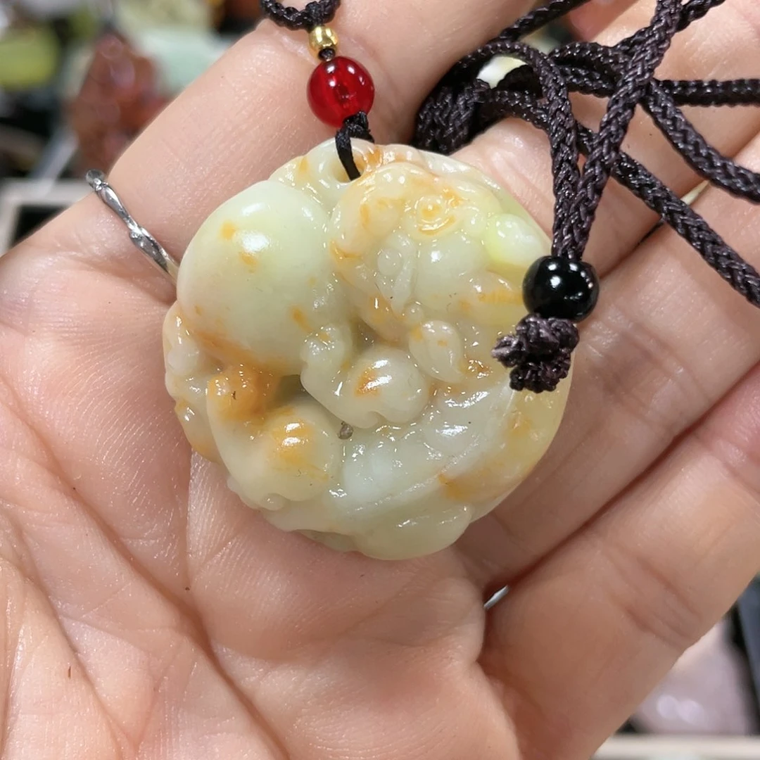 蛇纹石玉颈饰合金