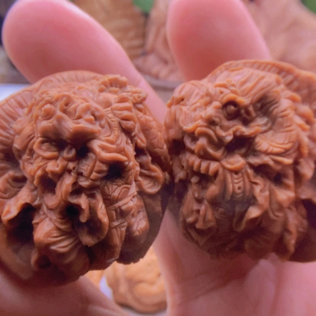 文玩核桃把件玏纯手工雕刻四大天王