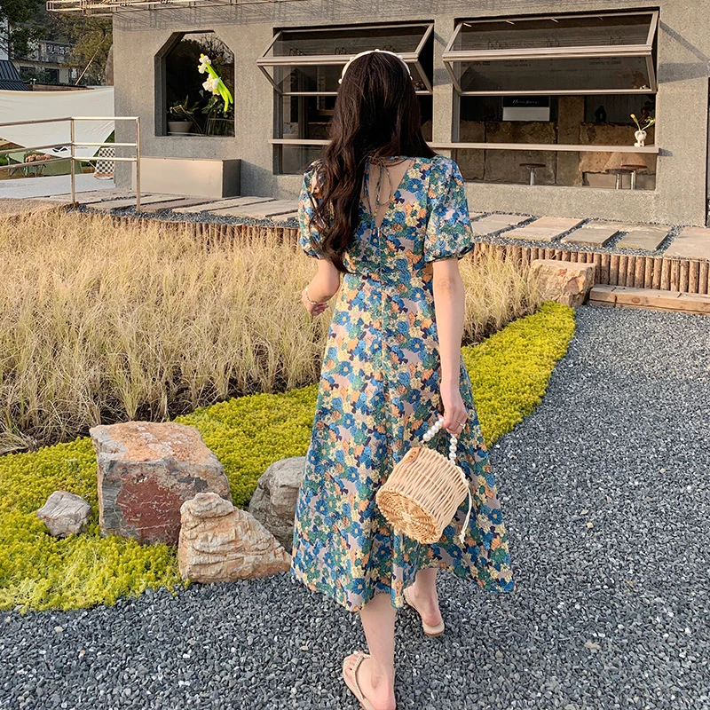 油画碎花连衣裙女2025夏季新款小众气质复古高级感收腰显瘦茶歇裙