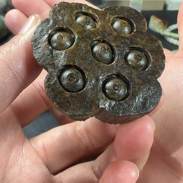 G***利和田玉未镶嵌颈饰拍2件有效