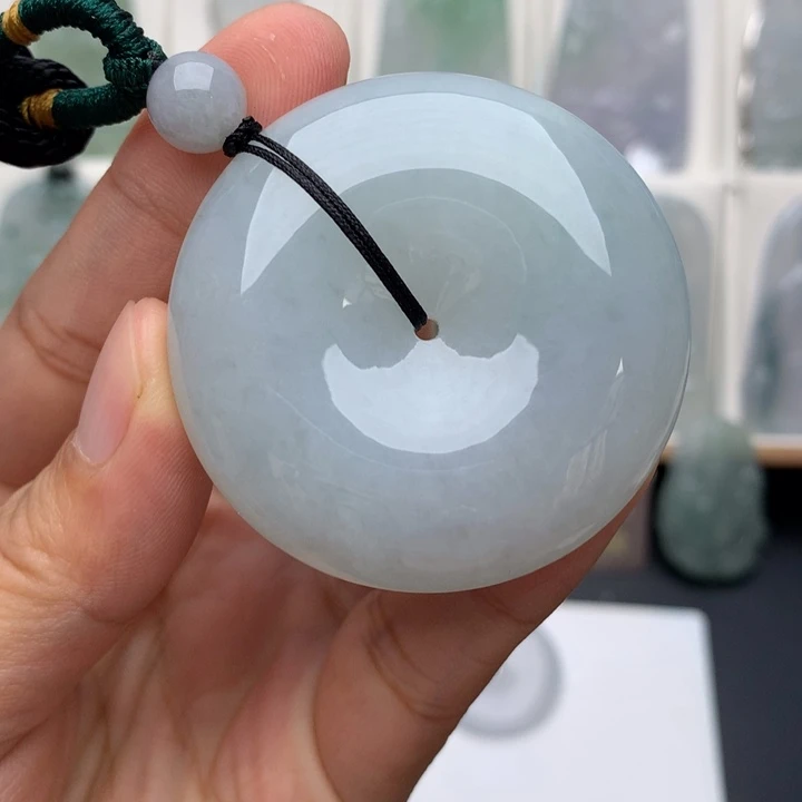 翡翠未镶嵌颈饰平安扣