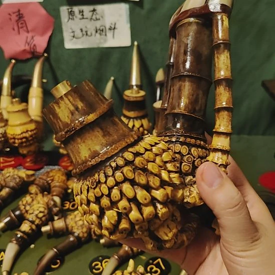 来***你贵州特色竹根烟斗工艺品手把件
