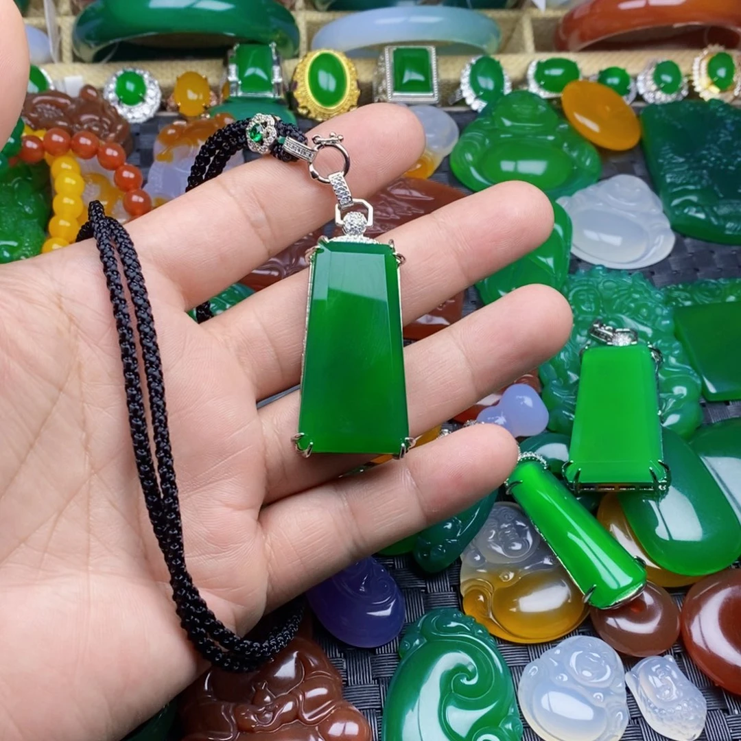 玛瑙/玉髓颈饰合金女****志