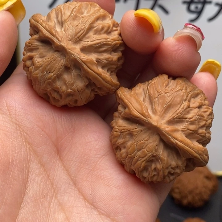 文玩核桃把件宫灯