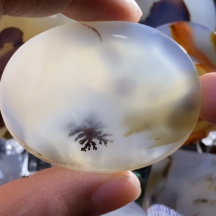 未镶嵌颈饰玛瑙/玉髓心**割
