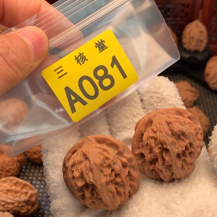 文玩核桃吊坠龙岩37