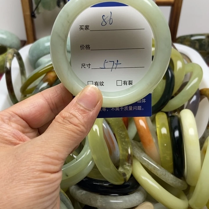 蛇纹石玉未镶嵌手镯