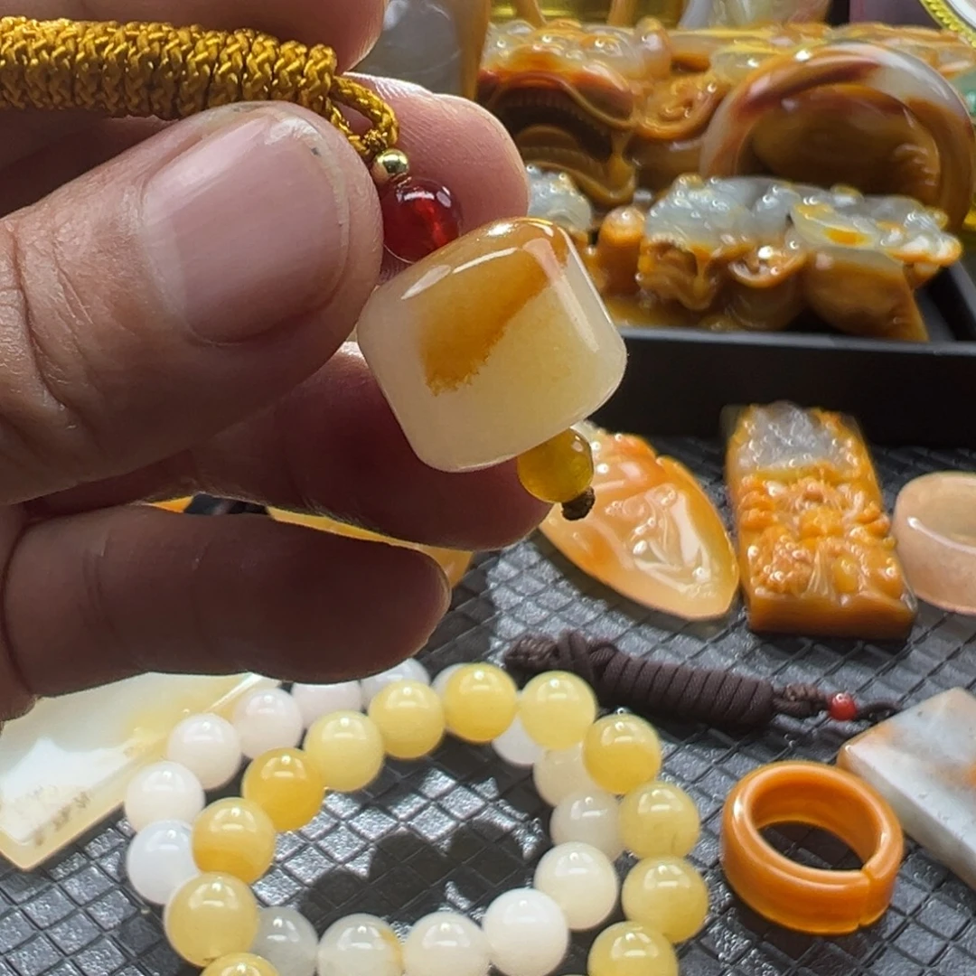 石英质玉未镶嵌颈饰