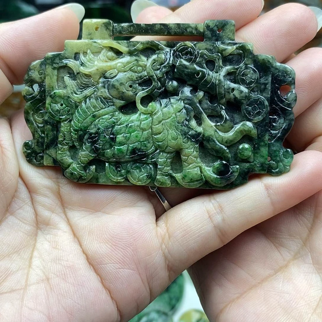 颈饰未镶嵌翡翠S****?牌子