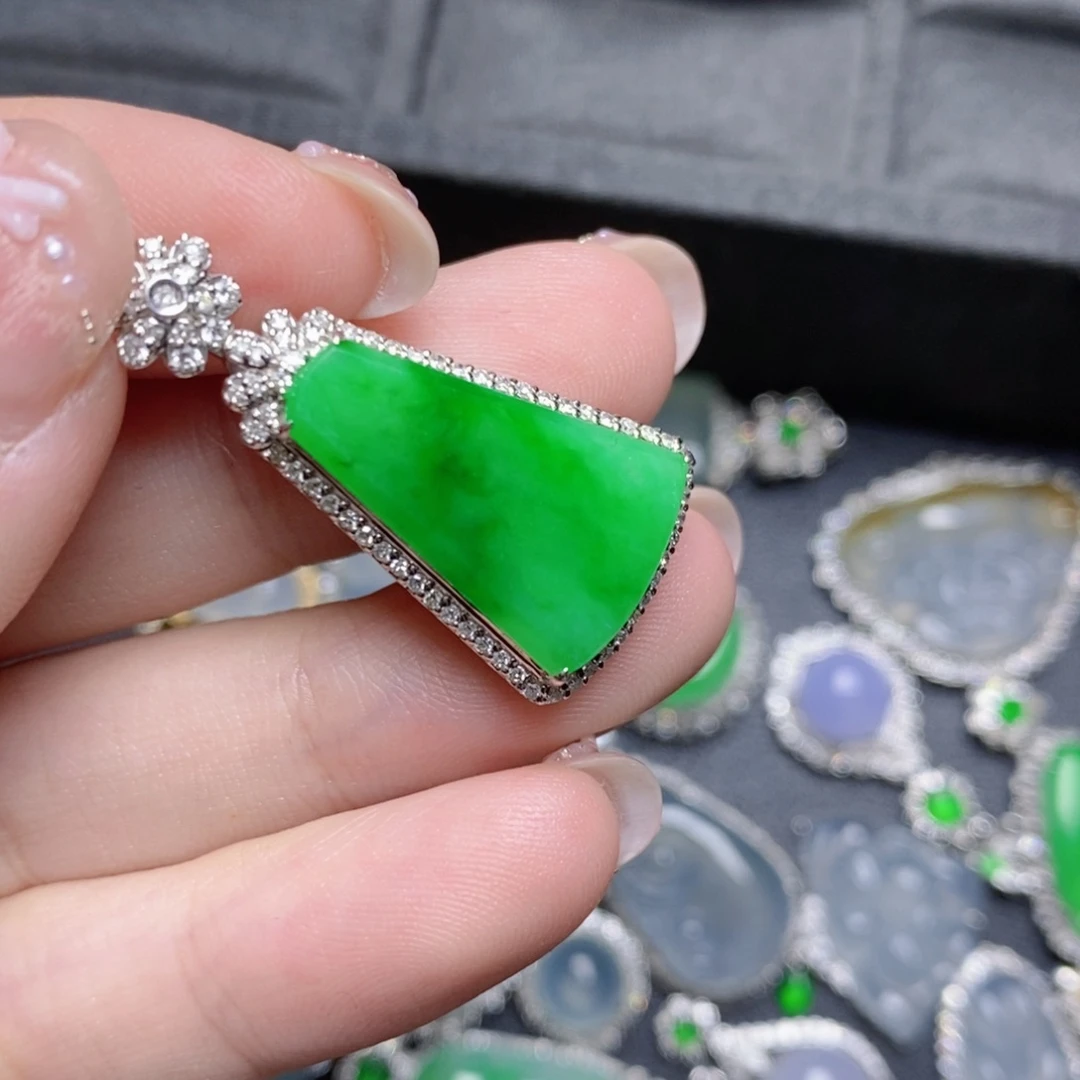 心***愿翡翠18K金镶嵌颈饰吊坠