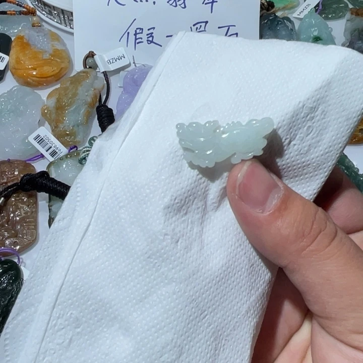 翡翠颈饰未镶嵌天然