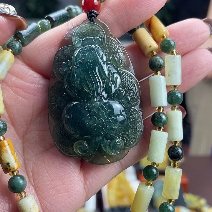 蛇纹石玉未镶嵌颈饰