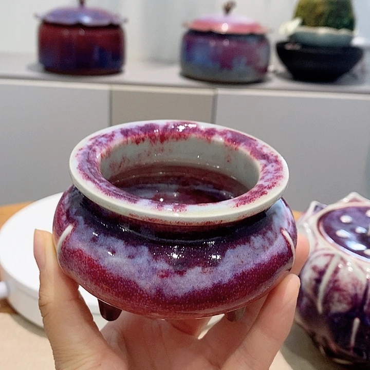 钧窑玉石釉三足炉