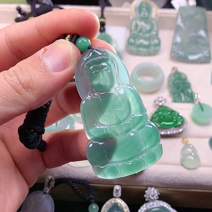 翡翠颈饰未镶嵌翡翠