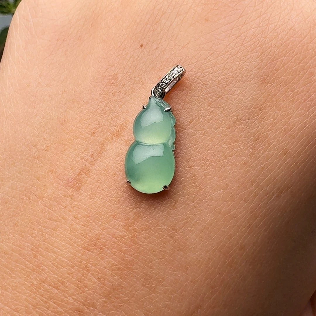 翡翠颈饰18K金镶嵌葫芦