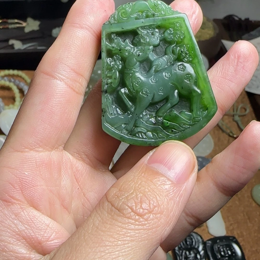 和田玉未镶嵌颈饰正常结构