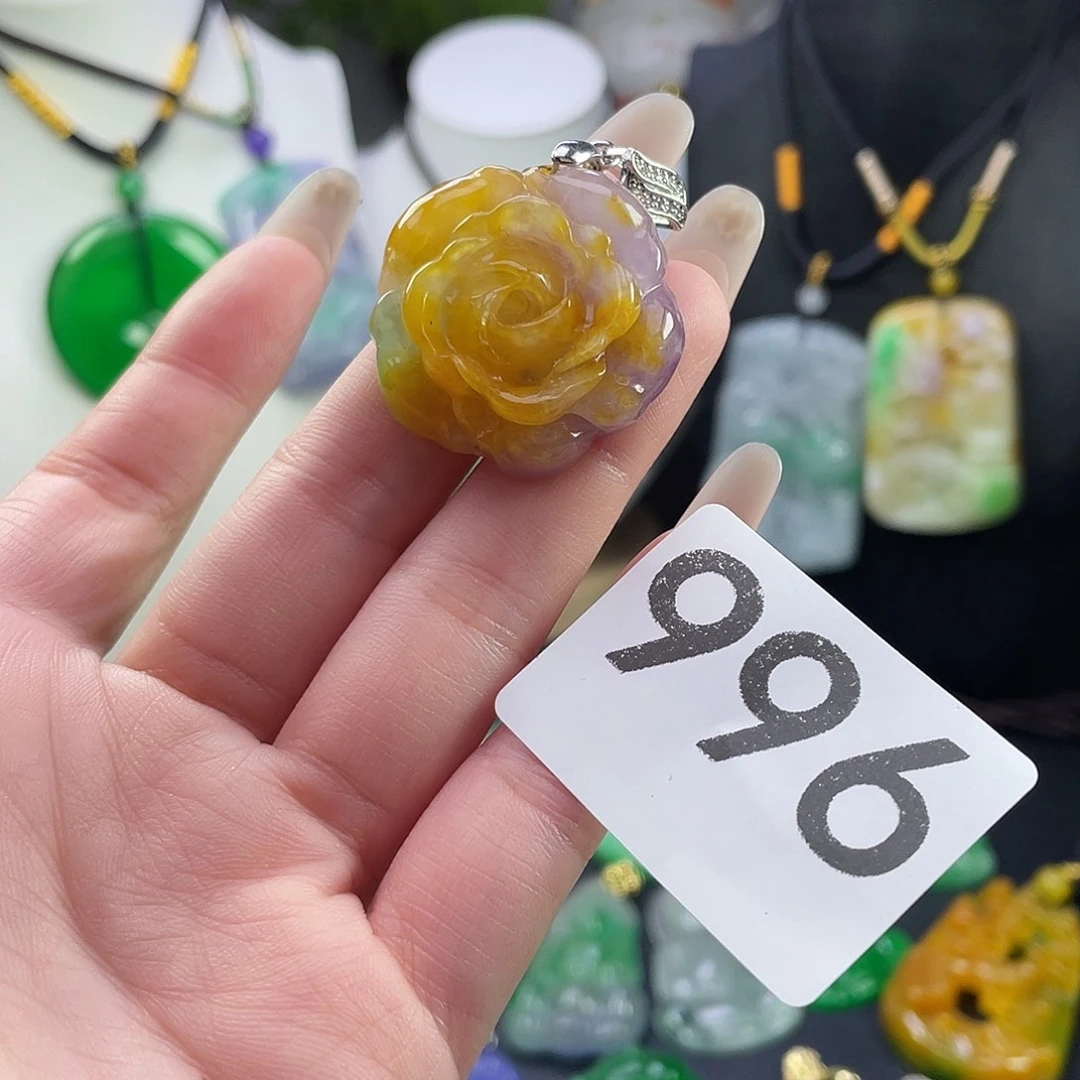 翡翠未镶嵌吊坠(赠链)