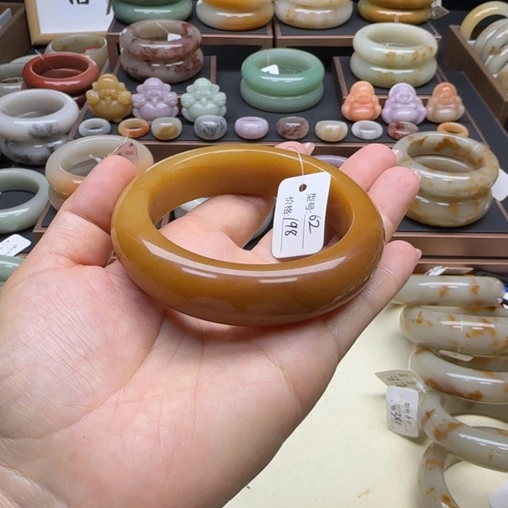 石英岩玉未镶嵌手镯