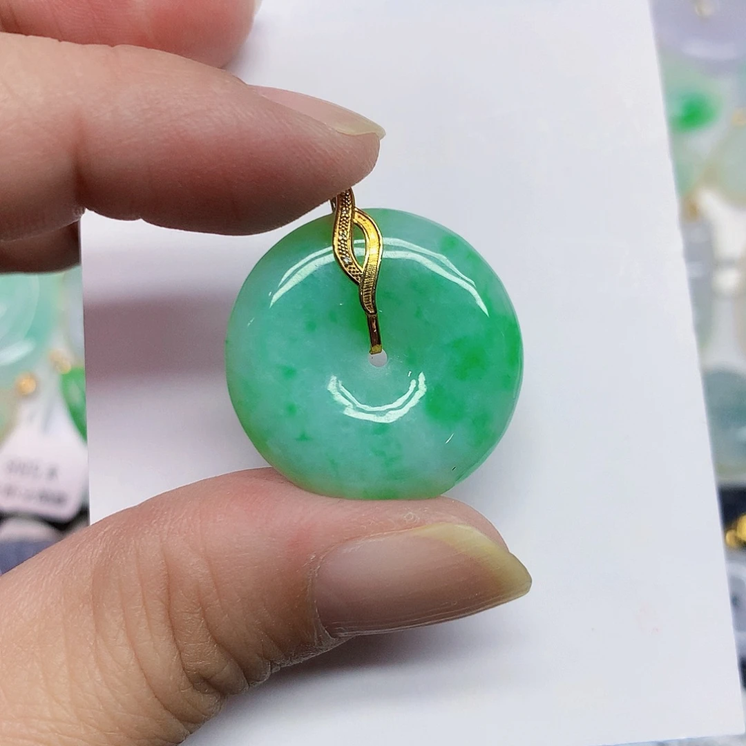 翡翠18K金镶嵌颈饰翡翠