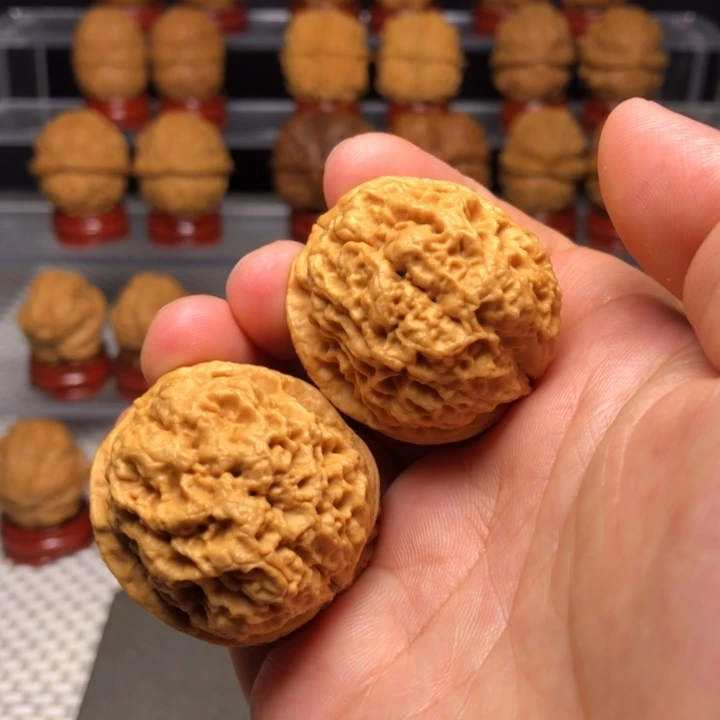 文玩核桃把件1火焰绣球