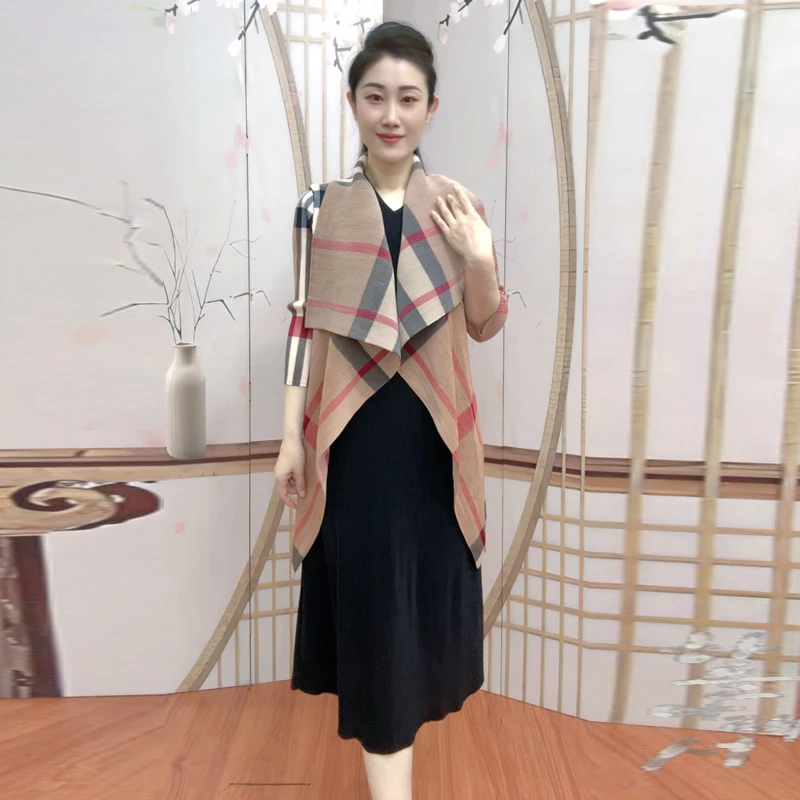 轻奢显瘦薄款女士防风气质三角时尚极简风褶皱披肩外套休闲百搭