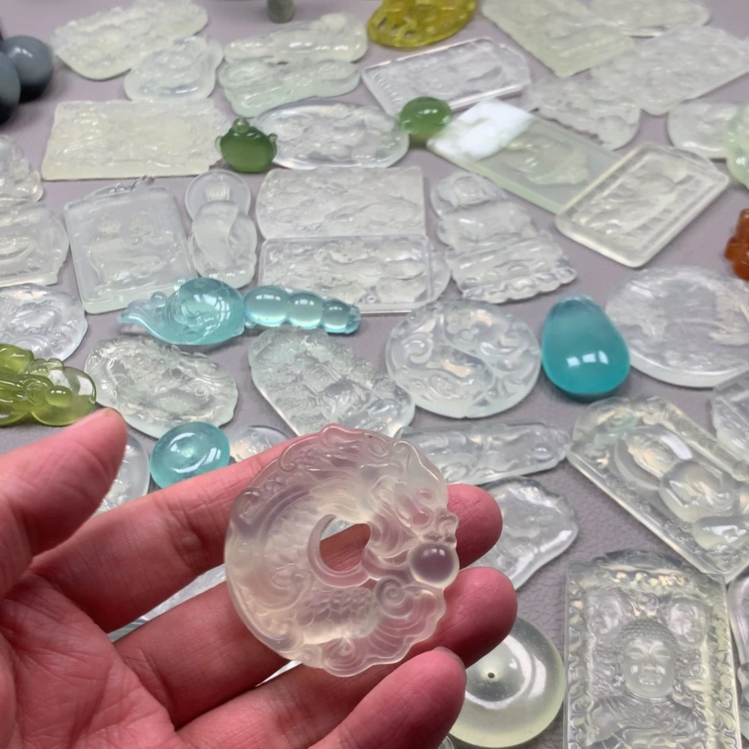 蛇纹石玉颈饰未镶嵌月*.