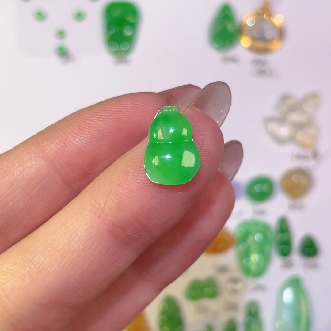 翡翠未镶嵌颈饰裸石