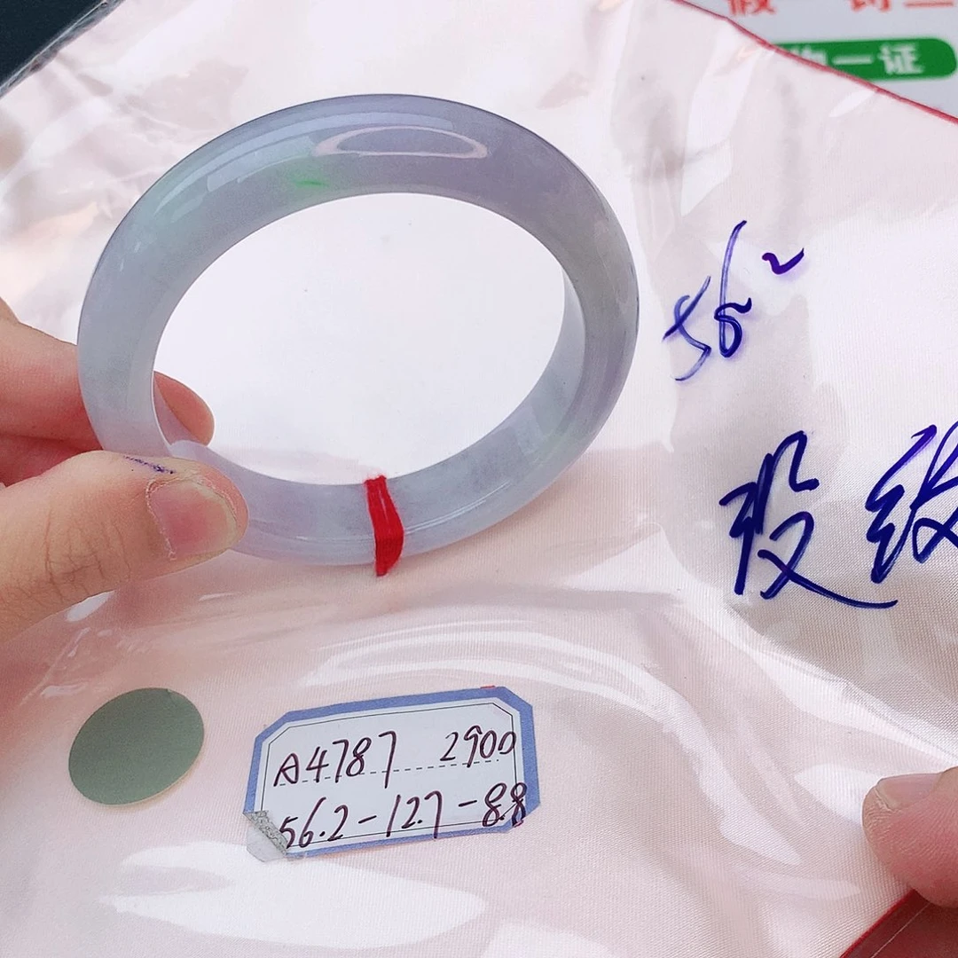 翡翠手镯未镶嵌翡翠