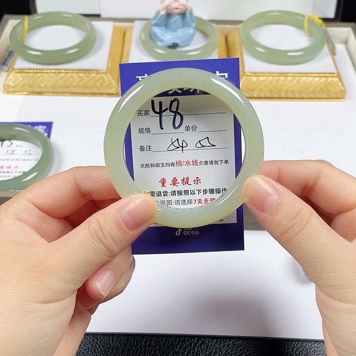 和田玉未镶嵌手镯