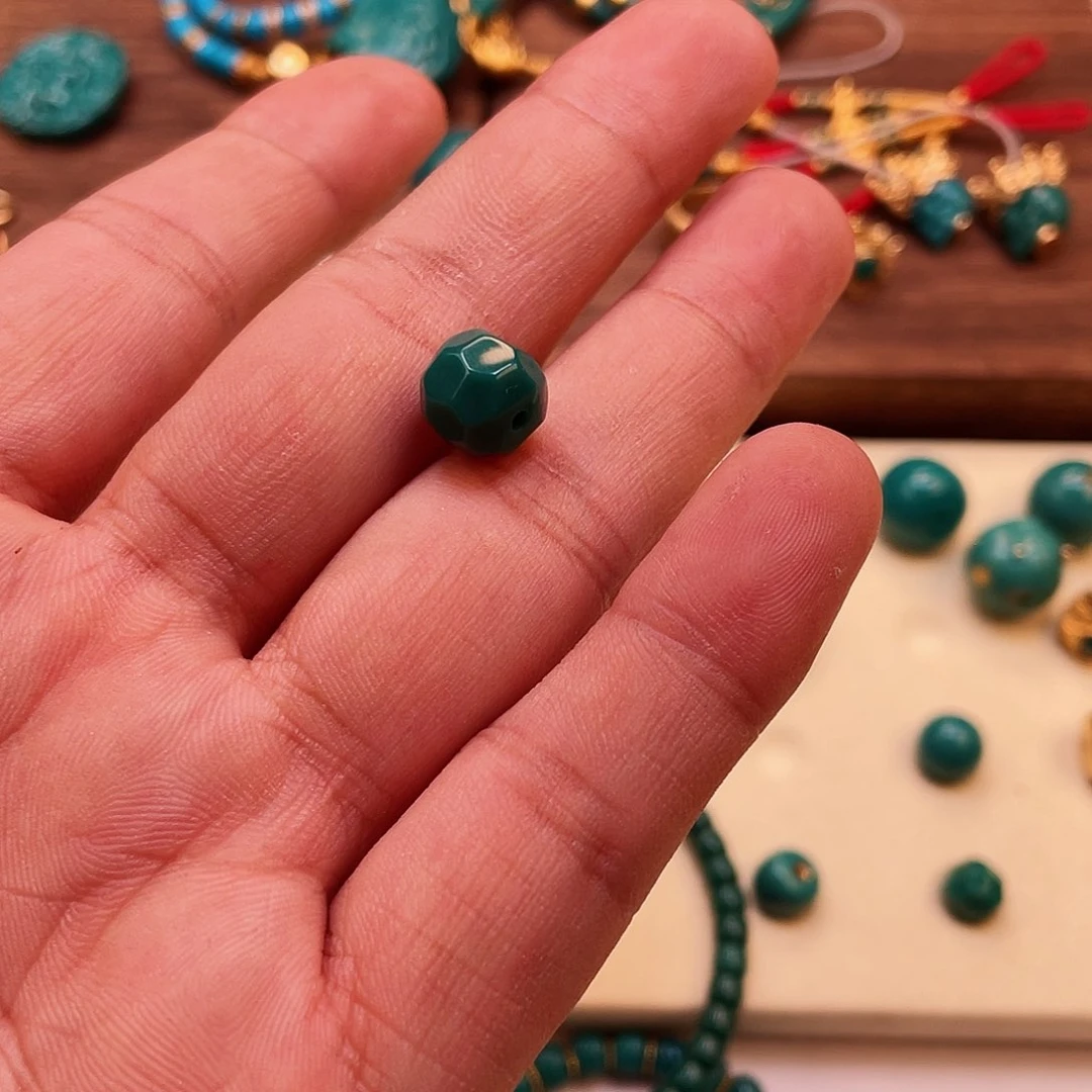 绿松石颈饰未镶嵌