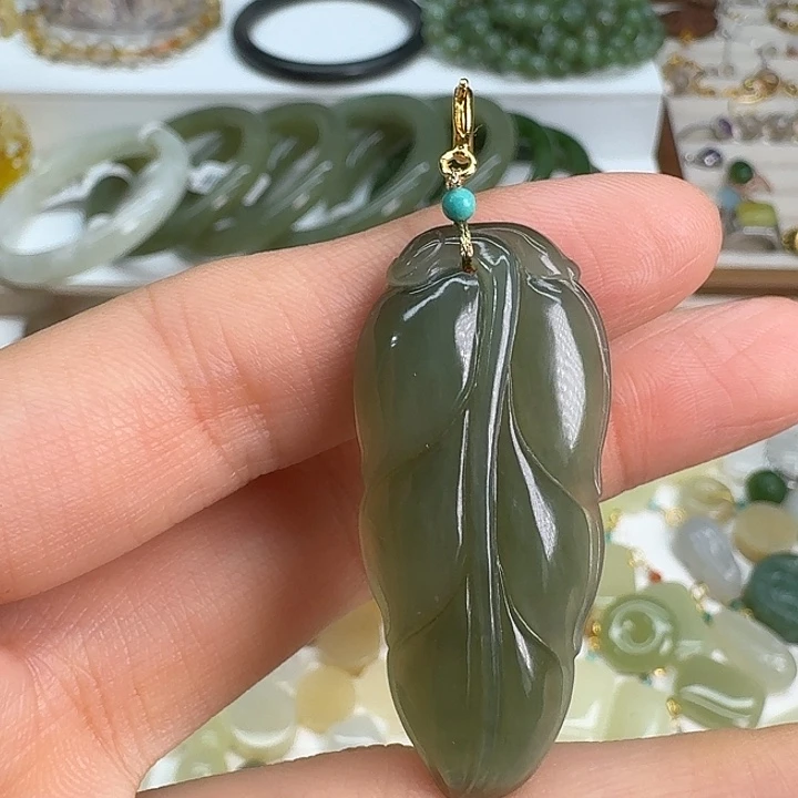 颈饰未镶嵌和田玉（碧玉）