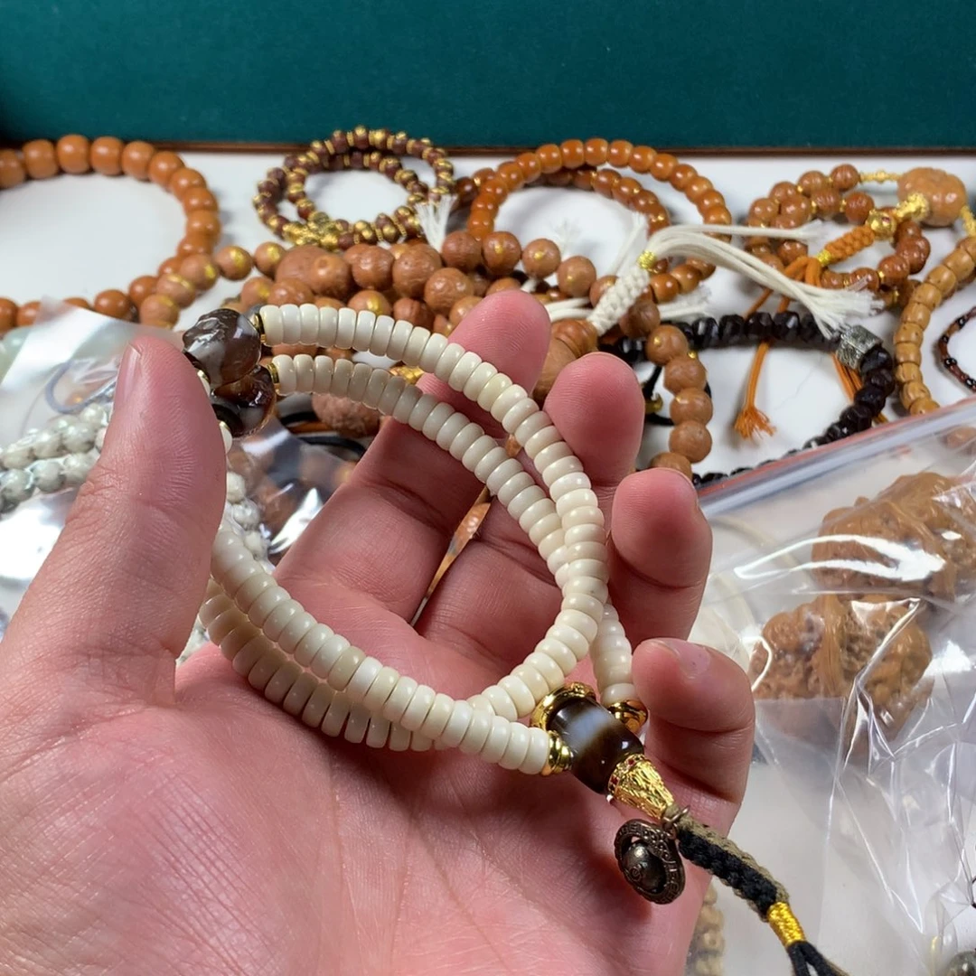 白玉菩提吊坠。。。。。。。。。。。。