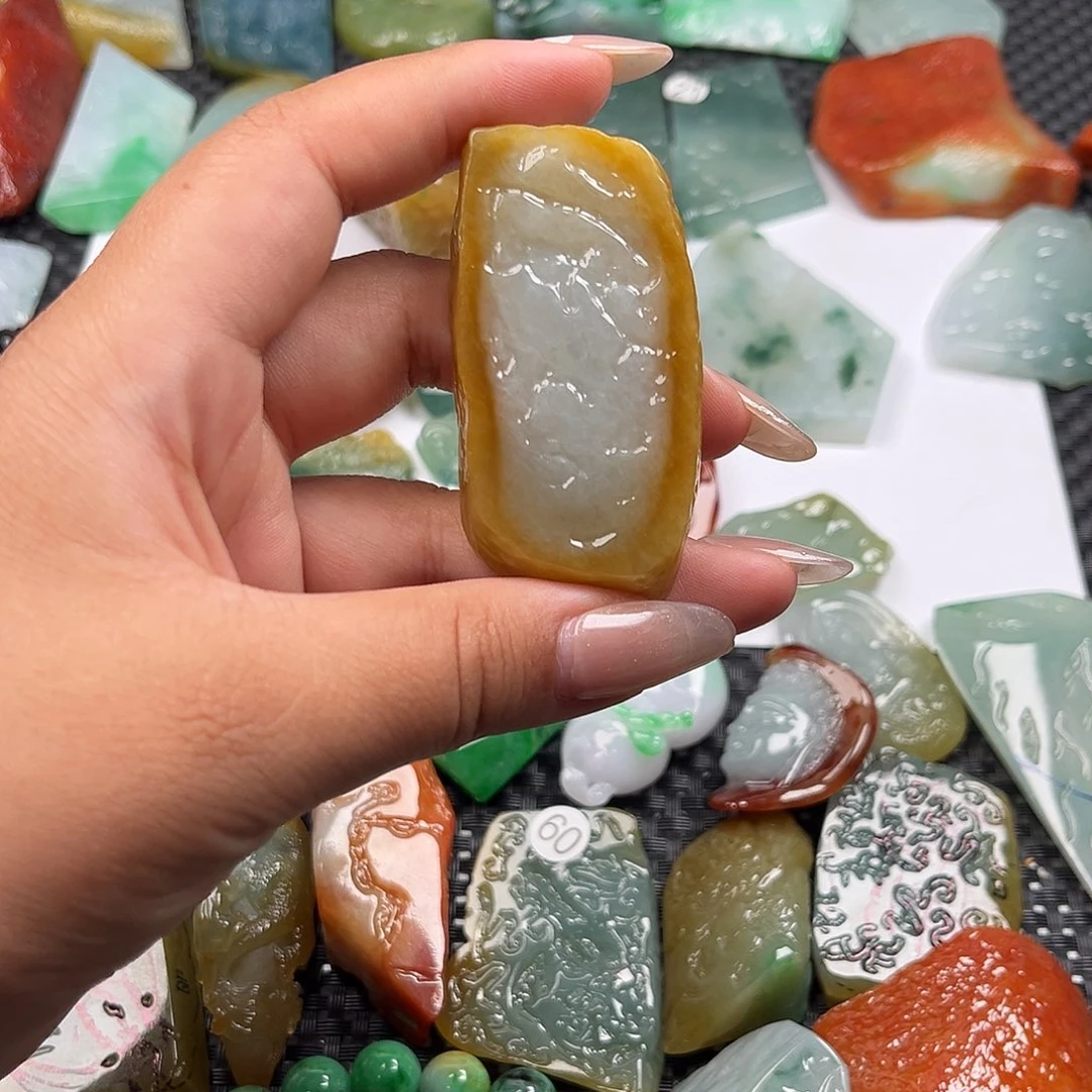 大***行翡翠未镶嵌挂件挂件