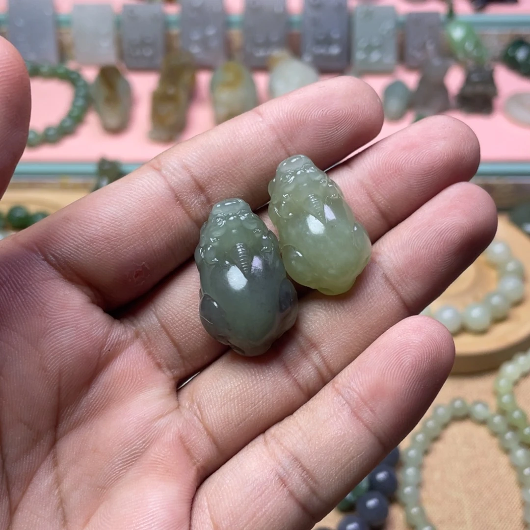 紫***忆颈饰未镶嵌和田玉