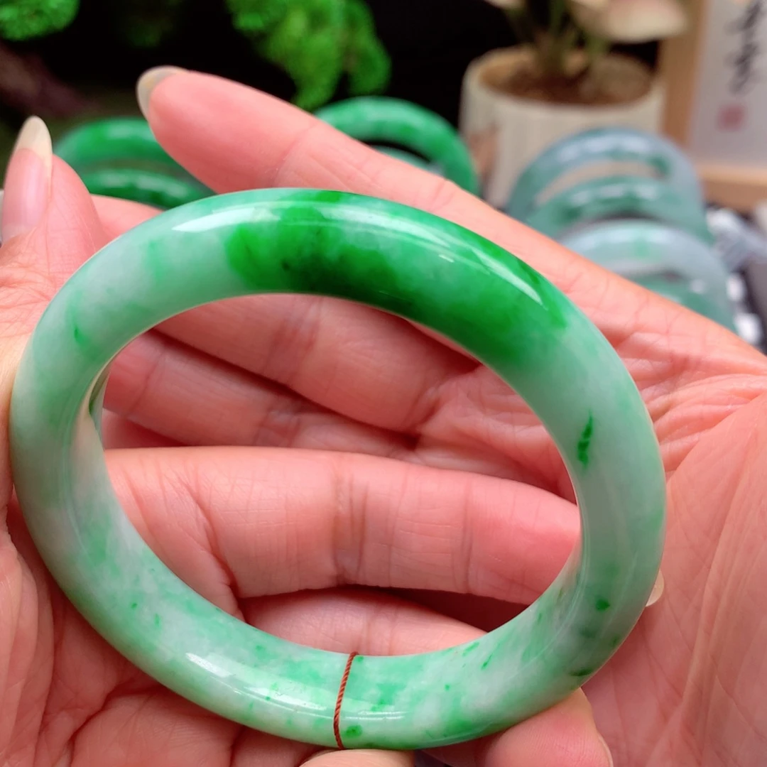 未镶嵌手镯翡翠天然翡翠手镯