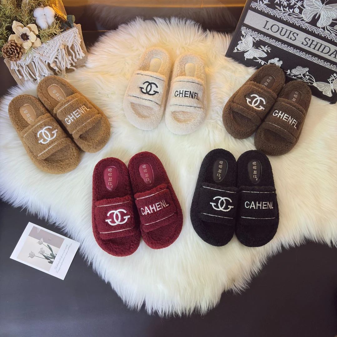 软底字母休闲毛毛拖鞋女外穿2025新款韩版舒适百搭字母一字凉拖潮