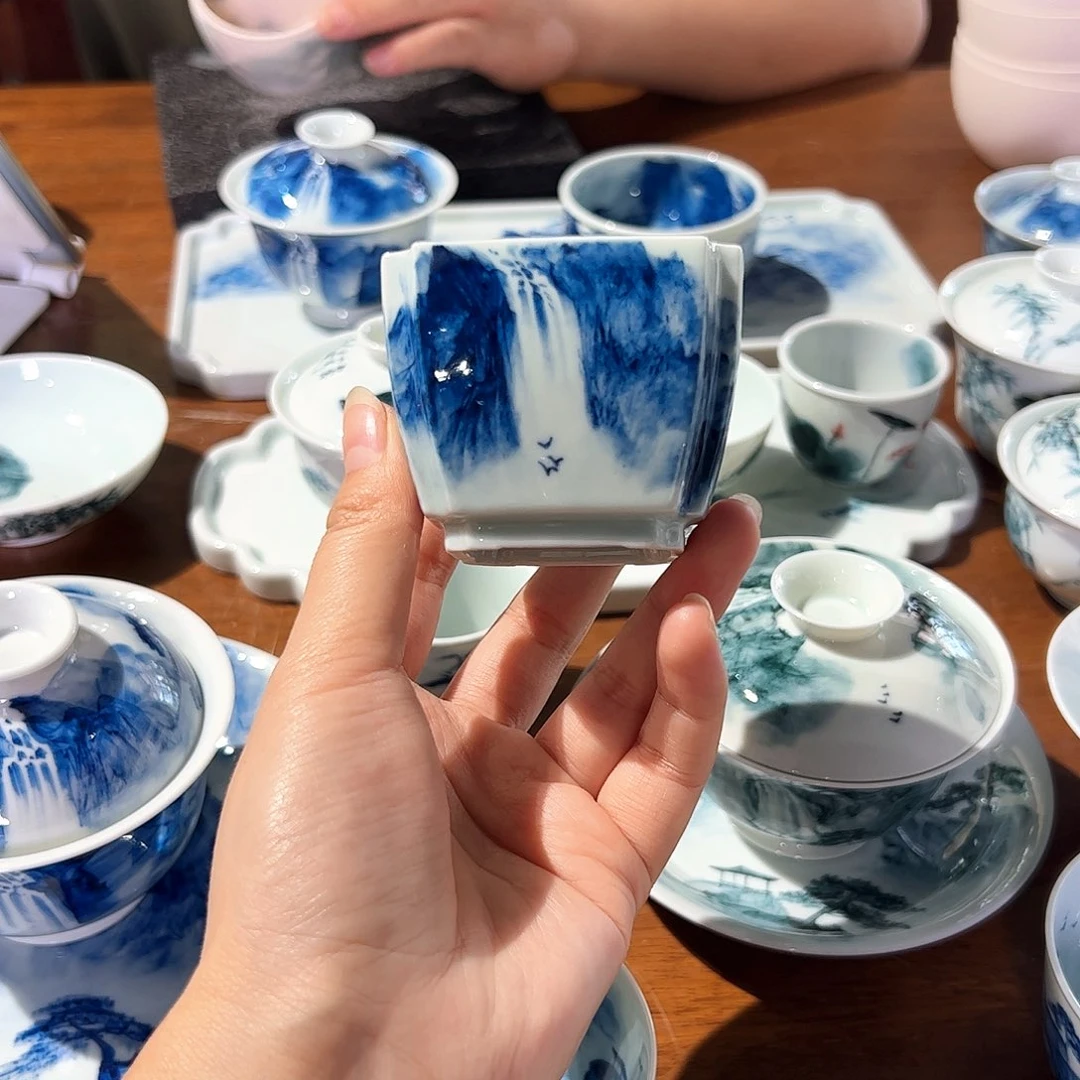 小***果青花手绘山水主人杯